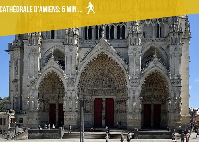 Refuge Lumineux Au Pied De La Cathedrale Amiens